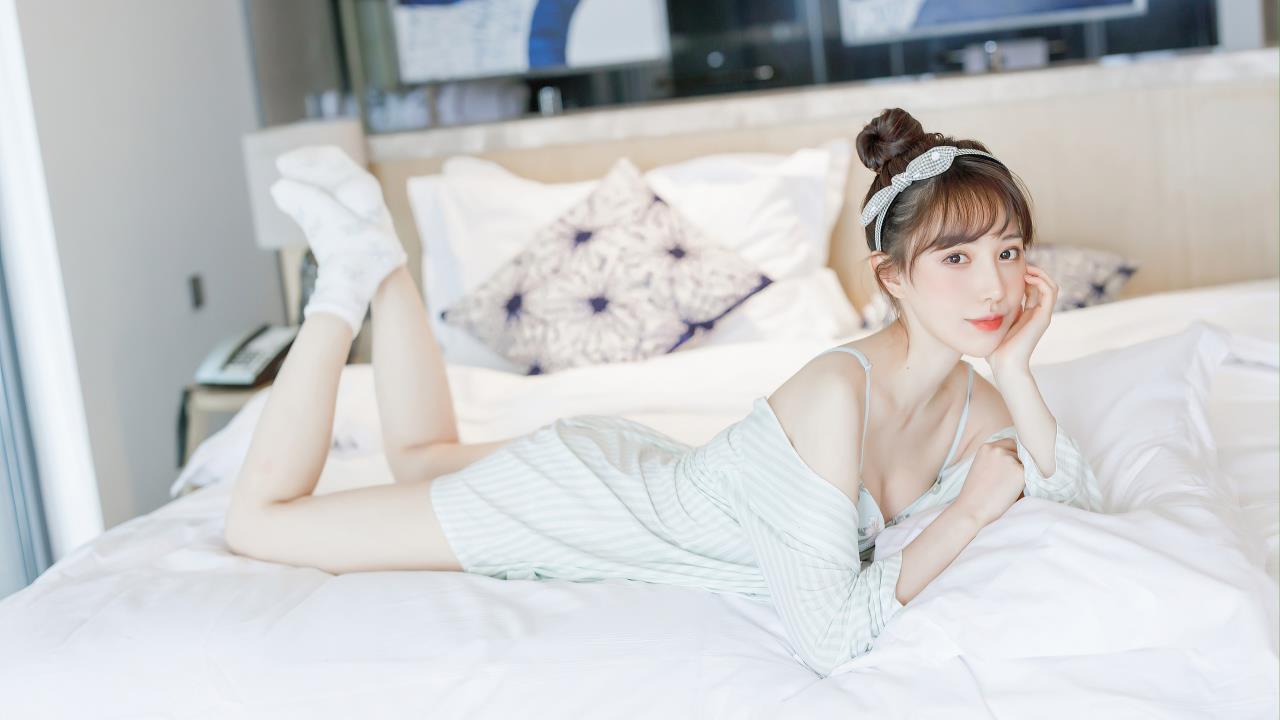元歌给西施焯的脸红微博: 爱情的微妙瞬间，谁在悄悄心动？